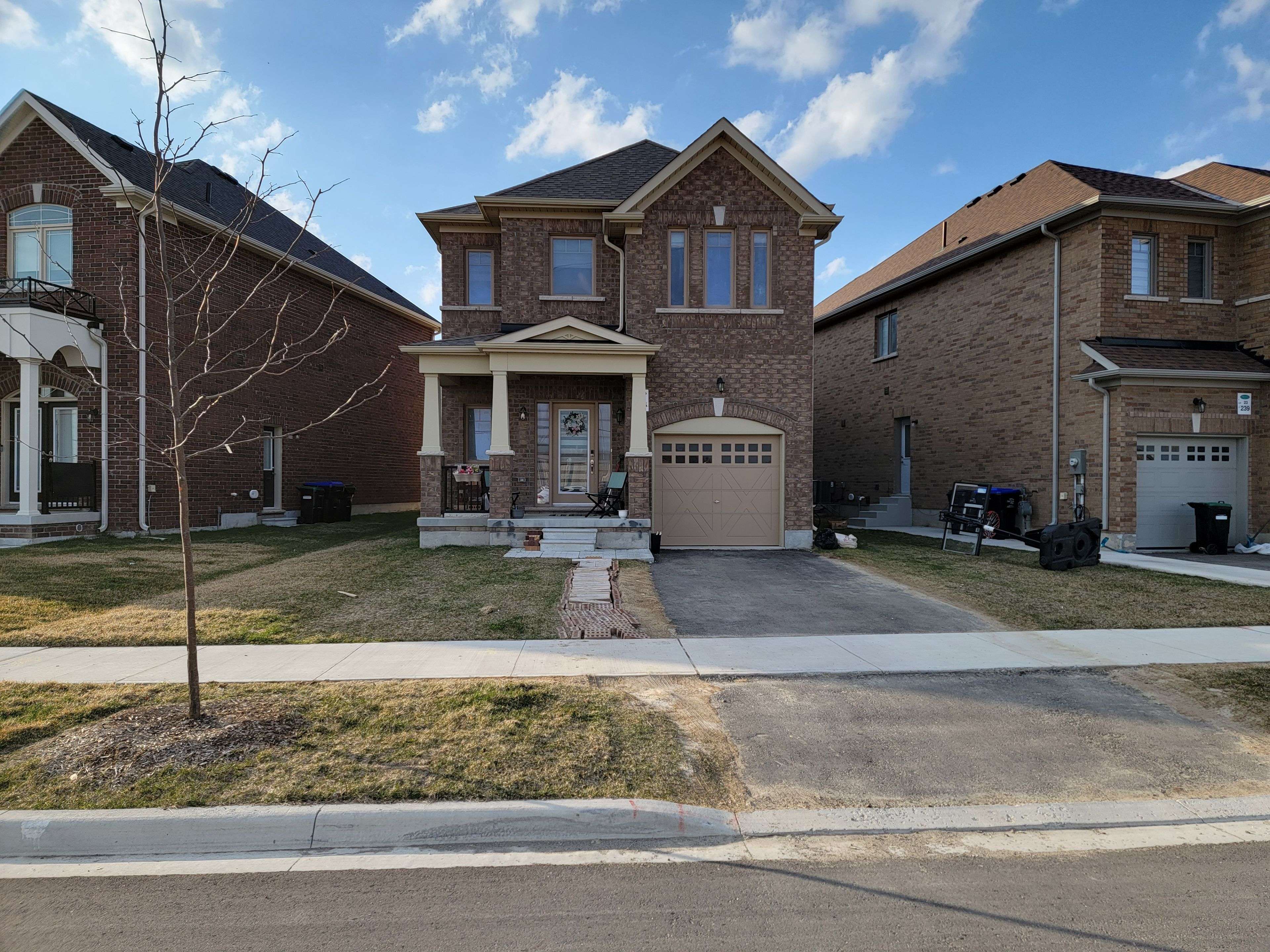 Bradford West Gwillimbury, ON L3Z 4M6,235 Heritage ST
