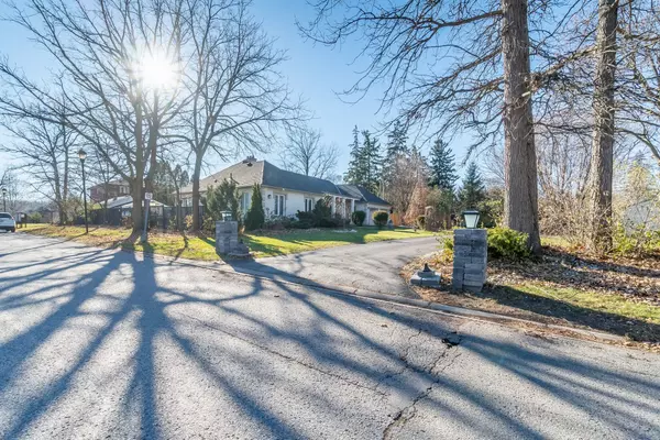 137 COMMISSIONERS RD E, London South, ON N6C 2S9