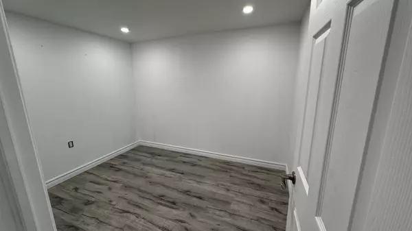 Toronto E10, ON M1E 2N8,4508 Kingston RD #Room 4