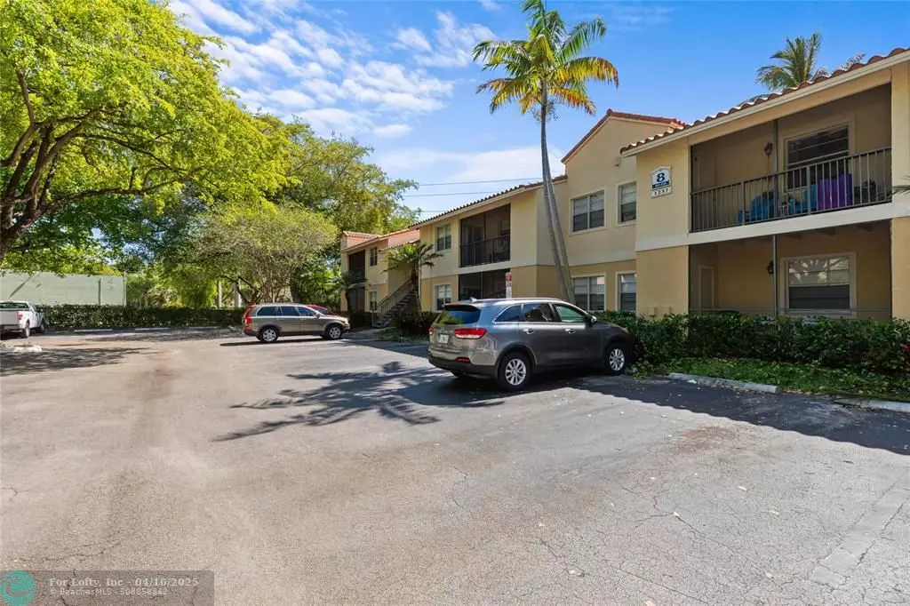 Pompano Beach, FL 33069,1237 SW 46th Ave #812