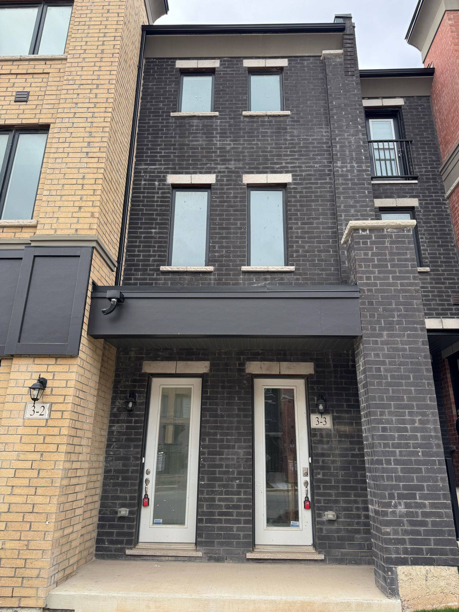 Oakville, ON L6H 0Z6,3 Marvin AVE #Unit 2