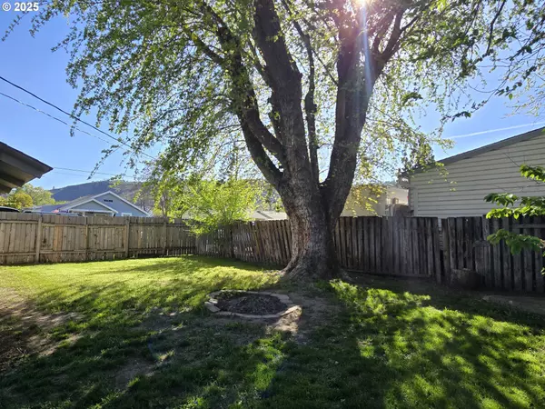 The Dalles, OR 97058,3208 W 7TH ST