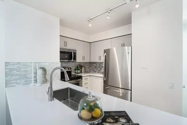 Toronto E04, ON M1P 5C7,8 Mondeo DR #512
