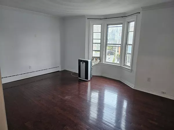 Toronto W01, ON M6R 2N2,414 Roncesvalles AVE #2