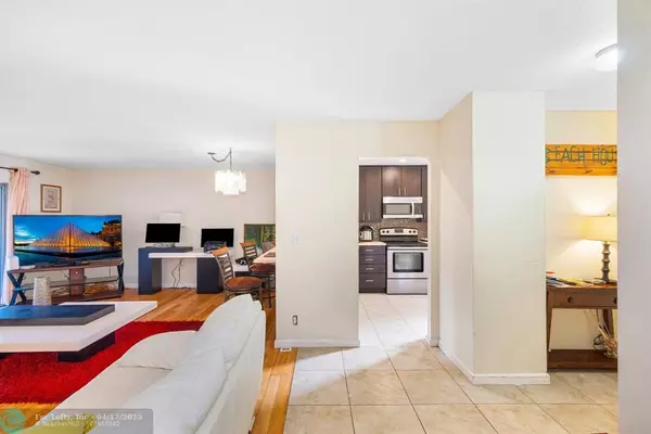 Hallandale Beach, FL 33009,700 NE 14th Ave #211