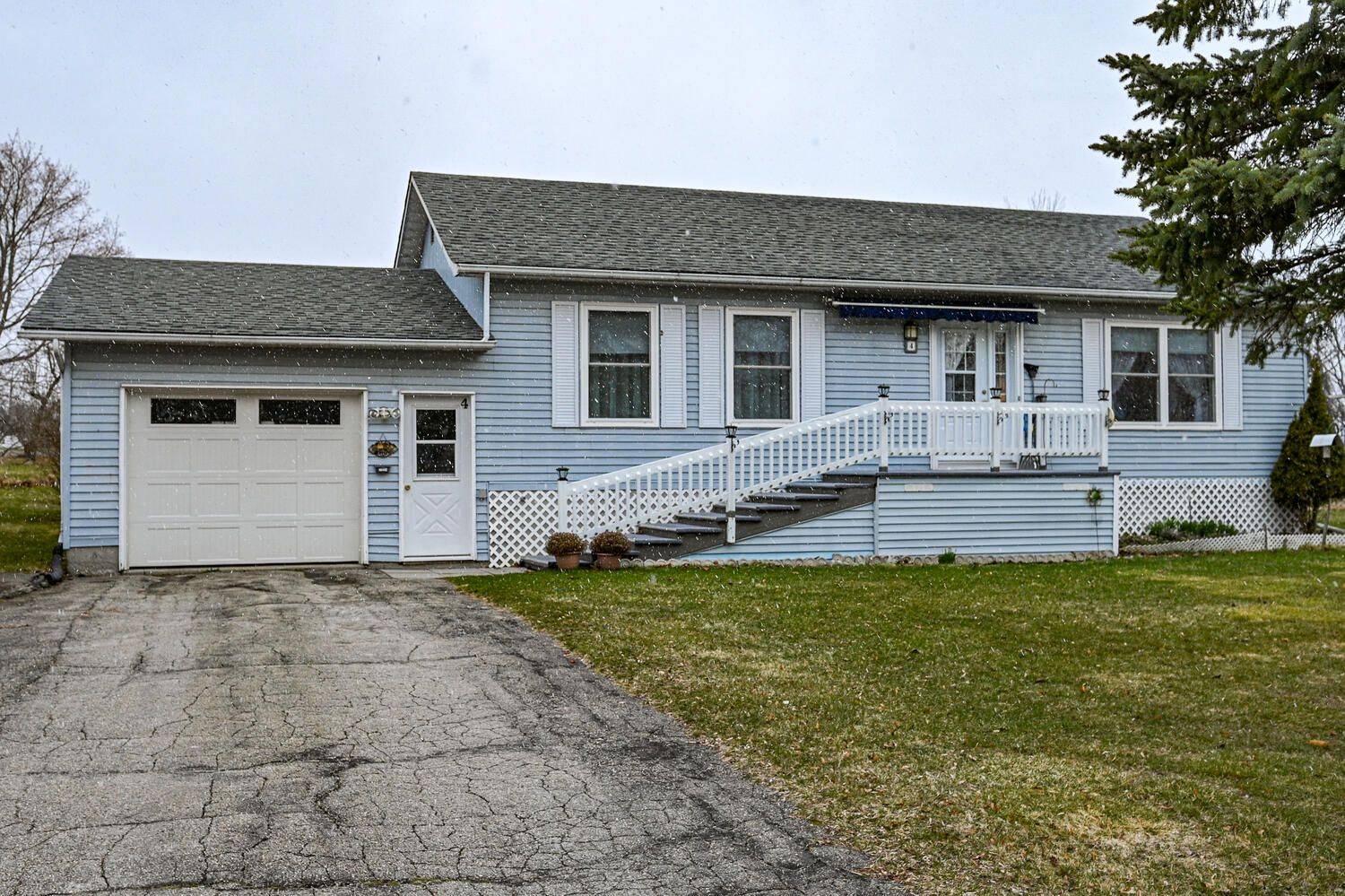 Rideau Lakes, ON K7A 0J4,4 OTTERDALE CRES