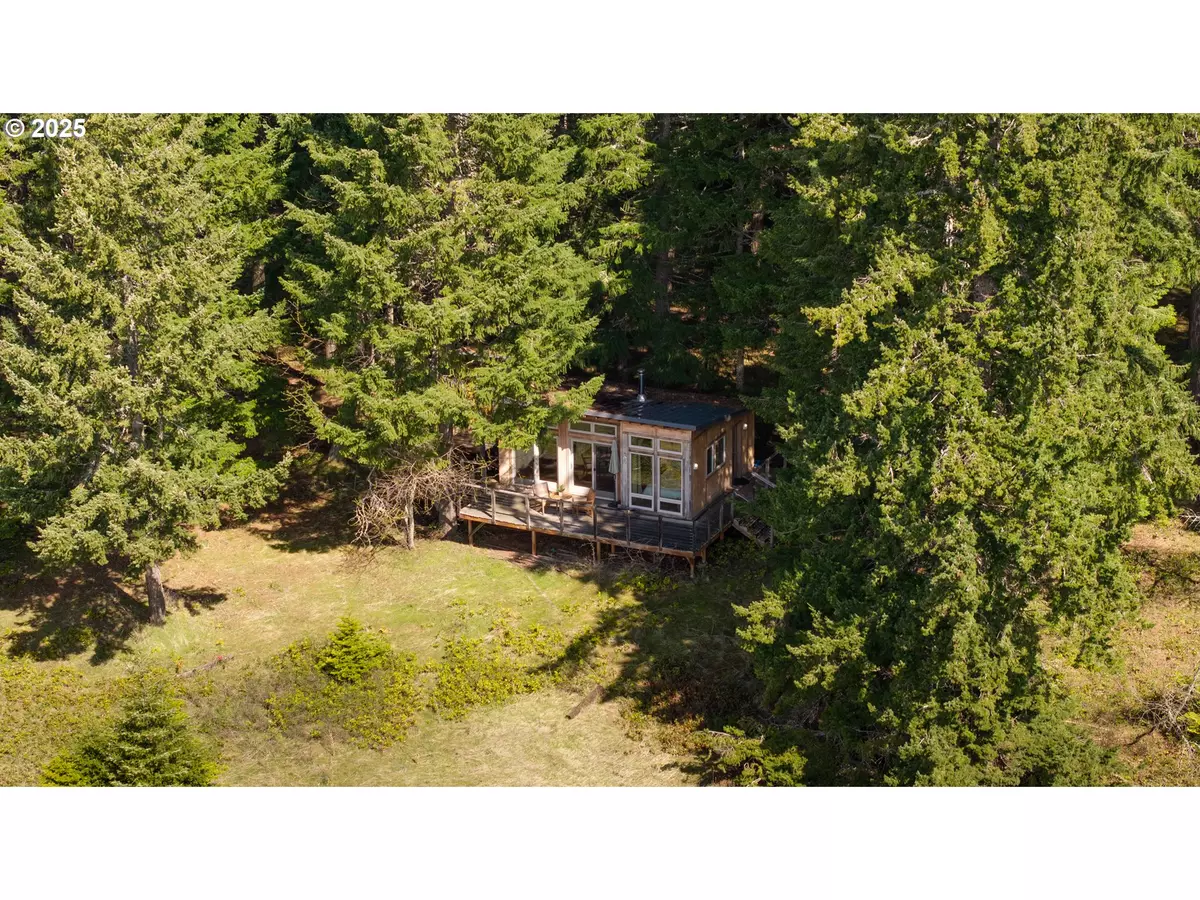 White Salmon, WA 98672,220 Acme RD