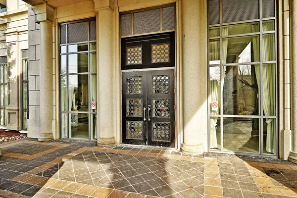 Toronto C07, ON M2M 1R2,15 Greenview AVE #305