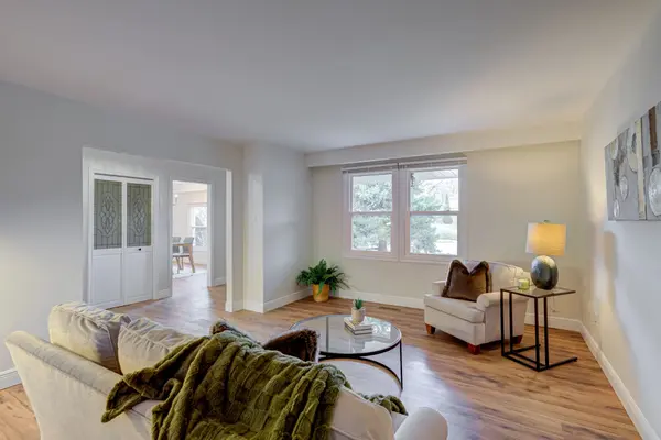 Oakville, ON L6H 2M8,1252 Lakeview DR