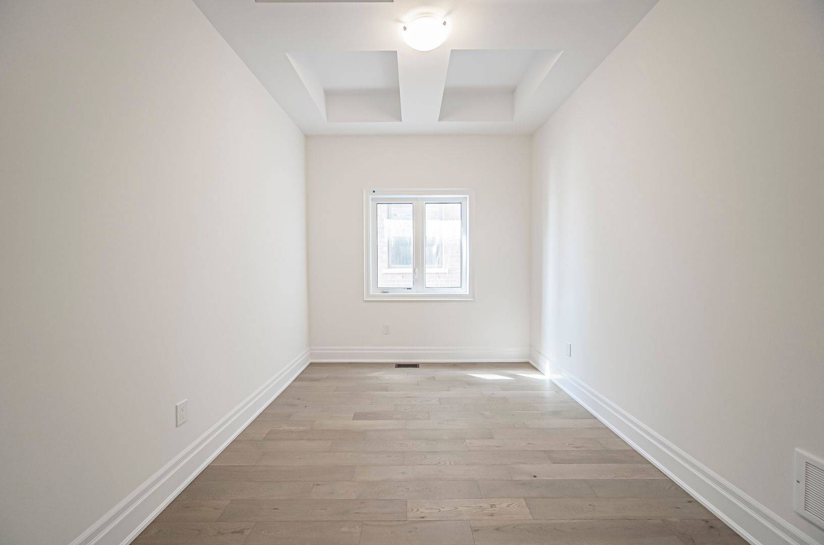 Oakville, ON L6H 8A1,1331 LYNX GDNS #Third Bedroom