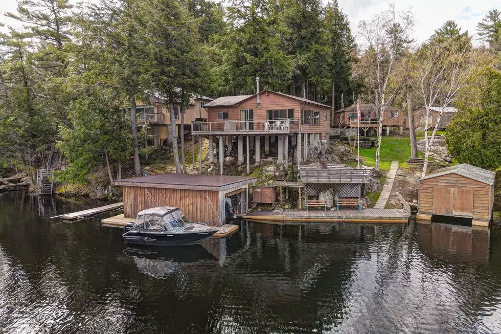 Muskoka Lakes, ON L0K 1E0,15SR405 SEVERN RIVER SHORE N/A