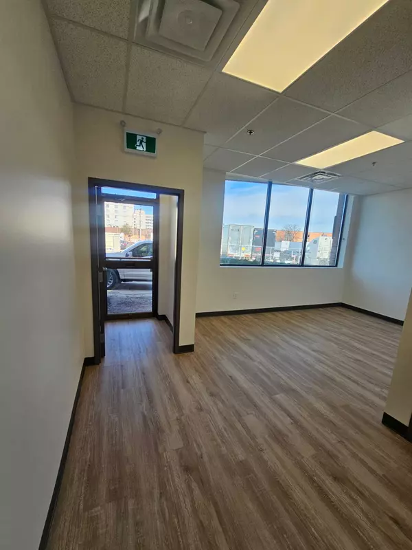 Toronto W10, ON M9W 5X8,215 Carlingview DR #202