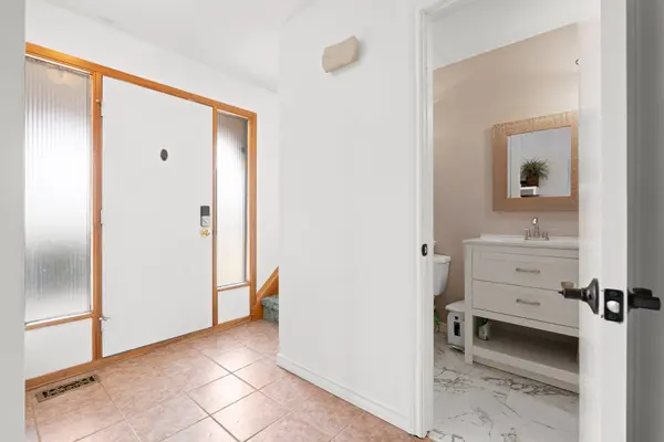 Loyalist, ON K0H 2H0,11 Gore ST