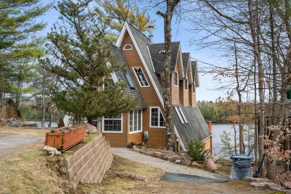 Leeds And The Thousand Islands, ON K0E 1B0,931 Summer LN