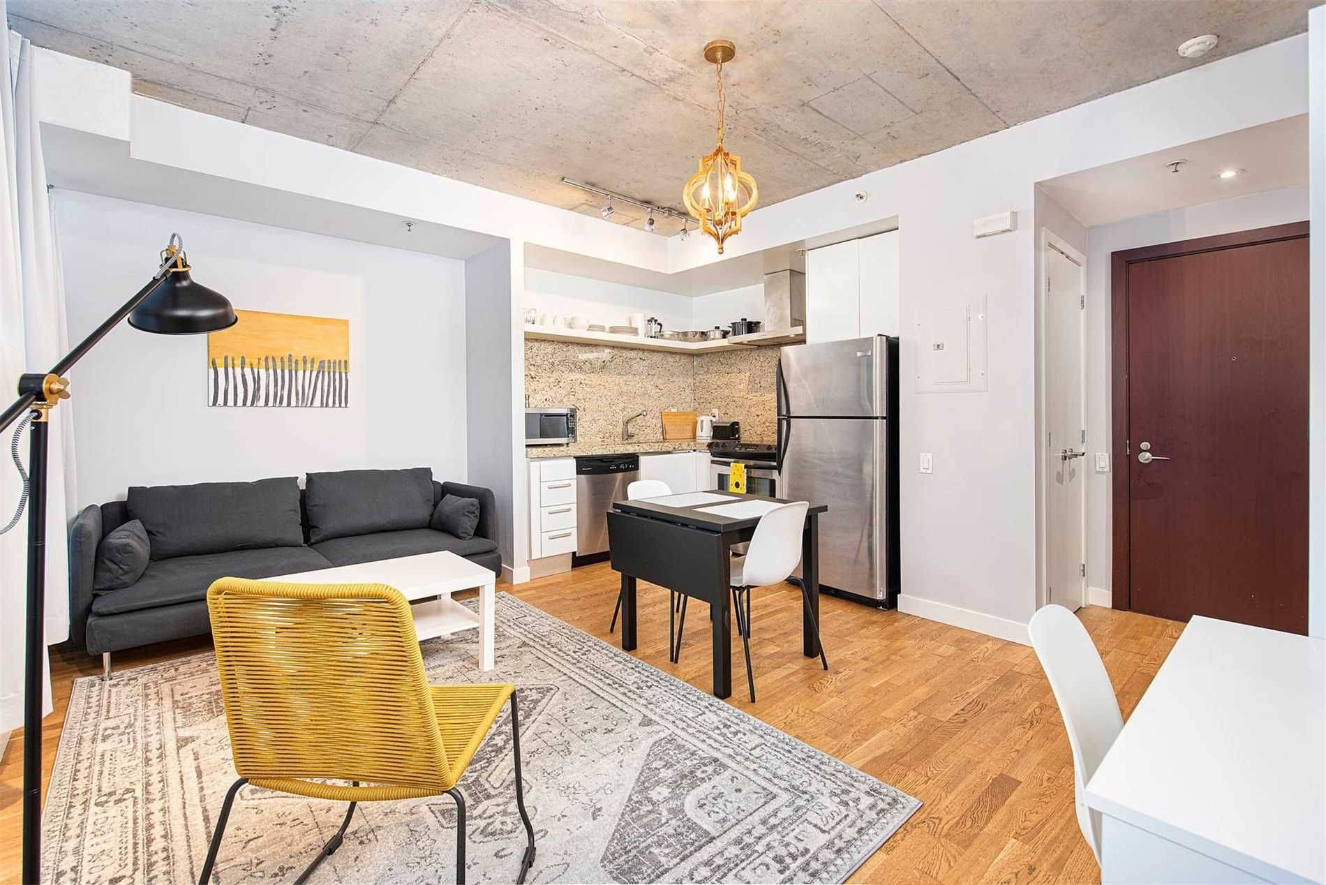 Toronto C01, ON M5V 2M9,75 Portland ST #206