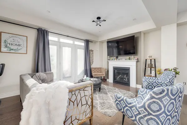 1526 Edencrest DR, Mississauga, ON L5E 0A5