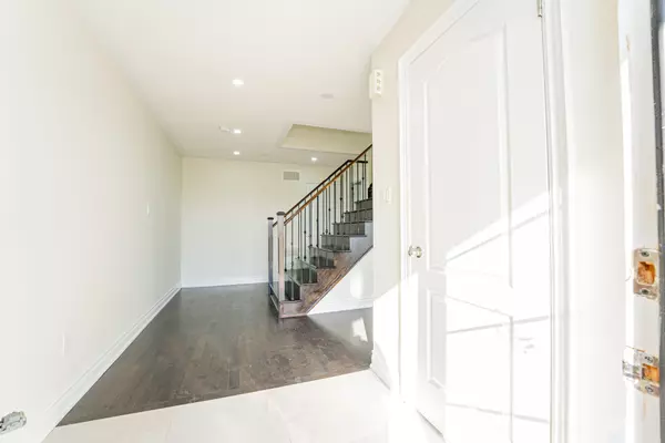 Brampton, ON L6Y 6C5,433 Rivermont RD