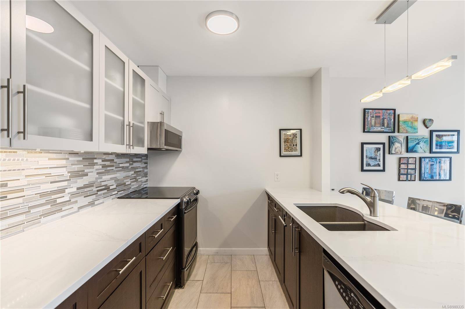 Victoria, BC V8W 3J3,770 Cormorant St #504