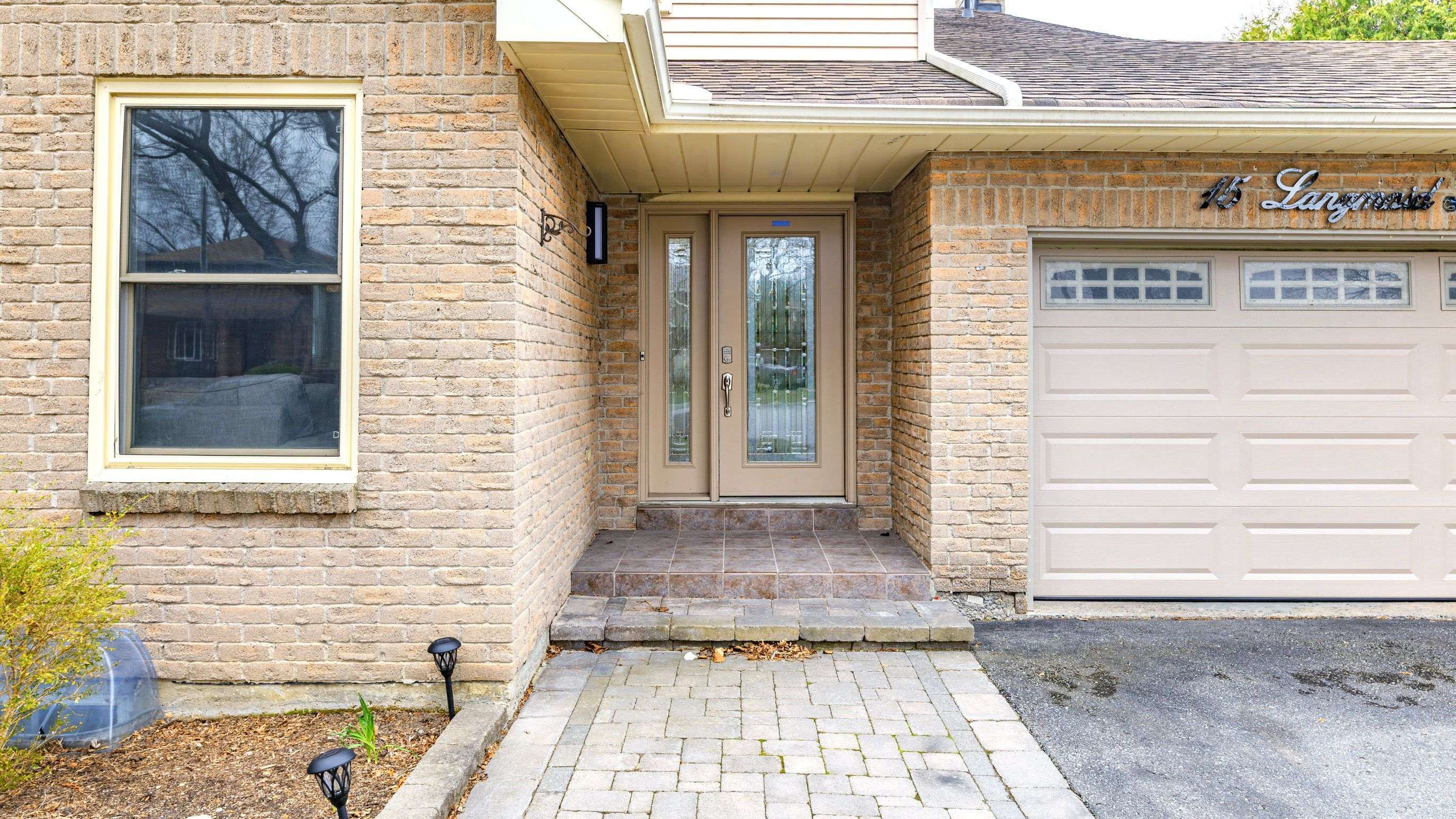 Whitby, ON L1N 6M7,15 Langmaid CT
