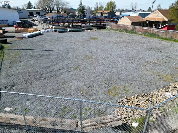 121 W ROSS ST, Molalla, OR 97038