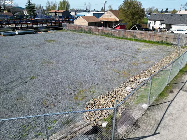 Molalla, OR 97038,121 W ROSS ST