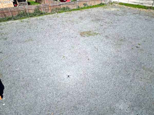 Molalla, OR 97038,121 W ROSS ST