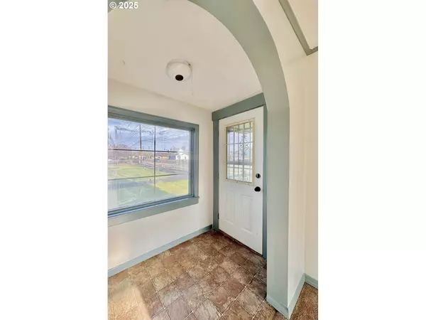 La Grande, OR 97850,2501 COVE AVE