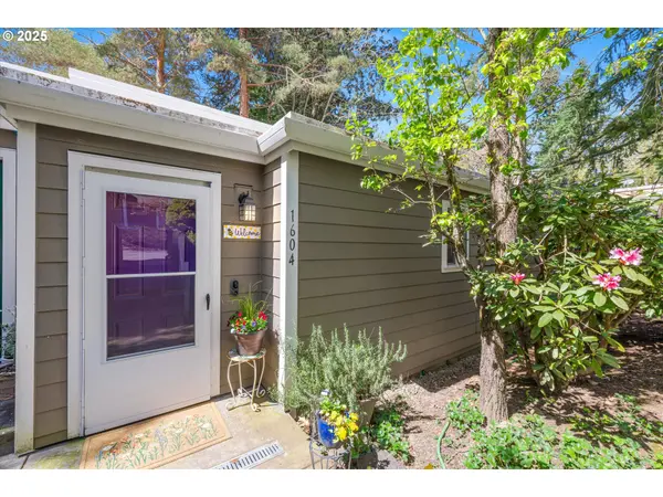 1604 VILLAGE PARK PL, West Linn, OR 97068