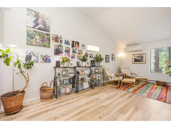 1604 VILLAGE PARK PL, West Linn, OR 97068