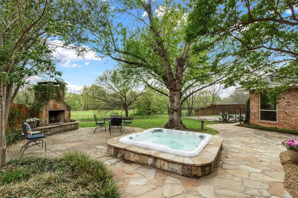Grapevine, TX 76051,3007 Creekview Drive