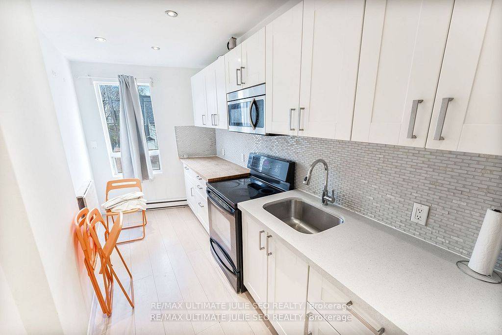 Toronto W02, ON M6P 1Z7,3054 Dundas ST W #Second Floor