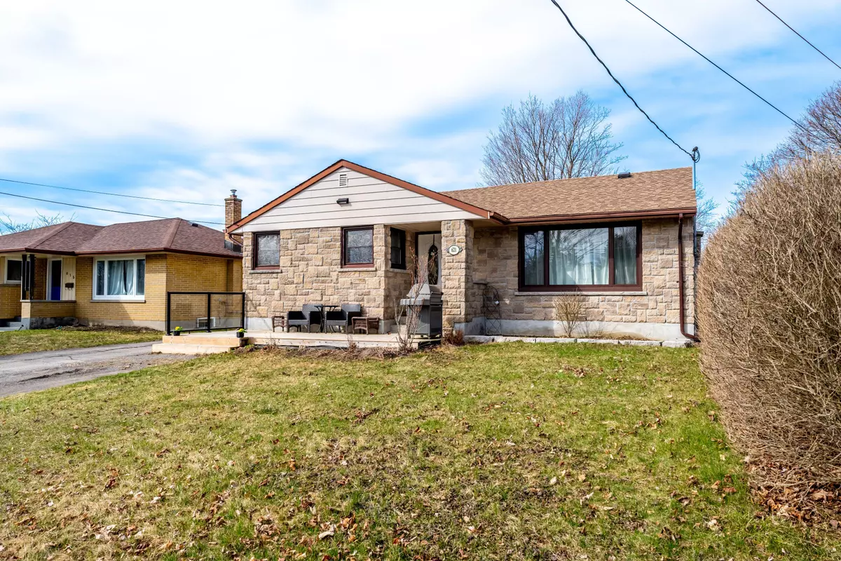 Cobourg, ON K9A 2T9,621 Ruth ST