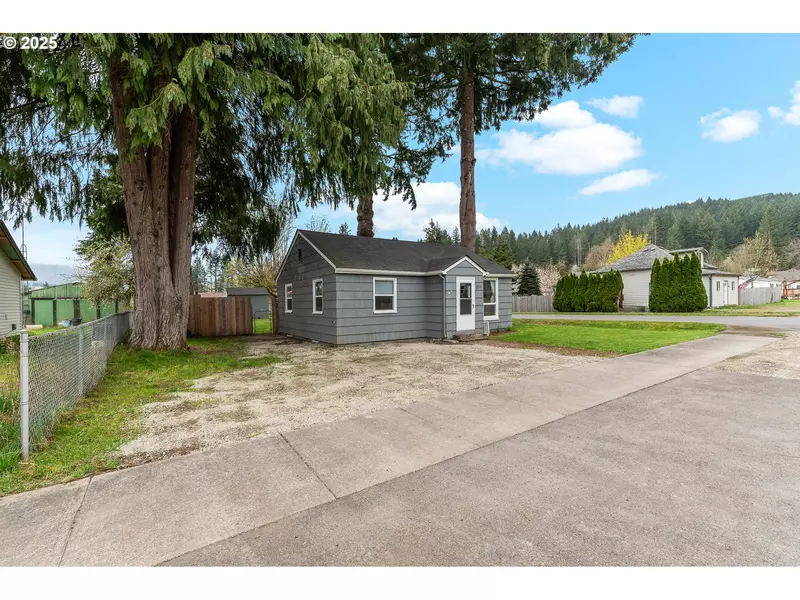 211 W WILSON ST, Yacolt, WA 98675
