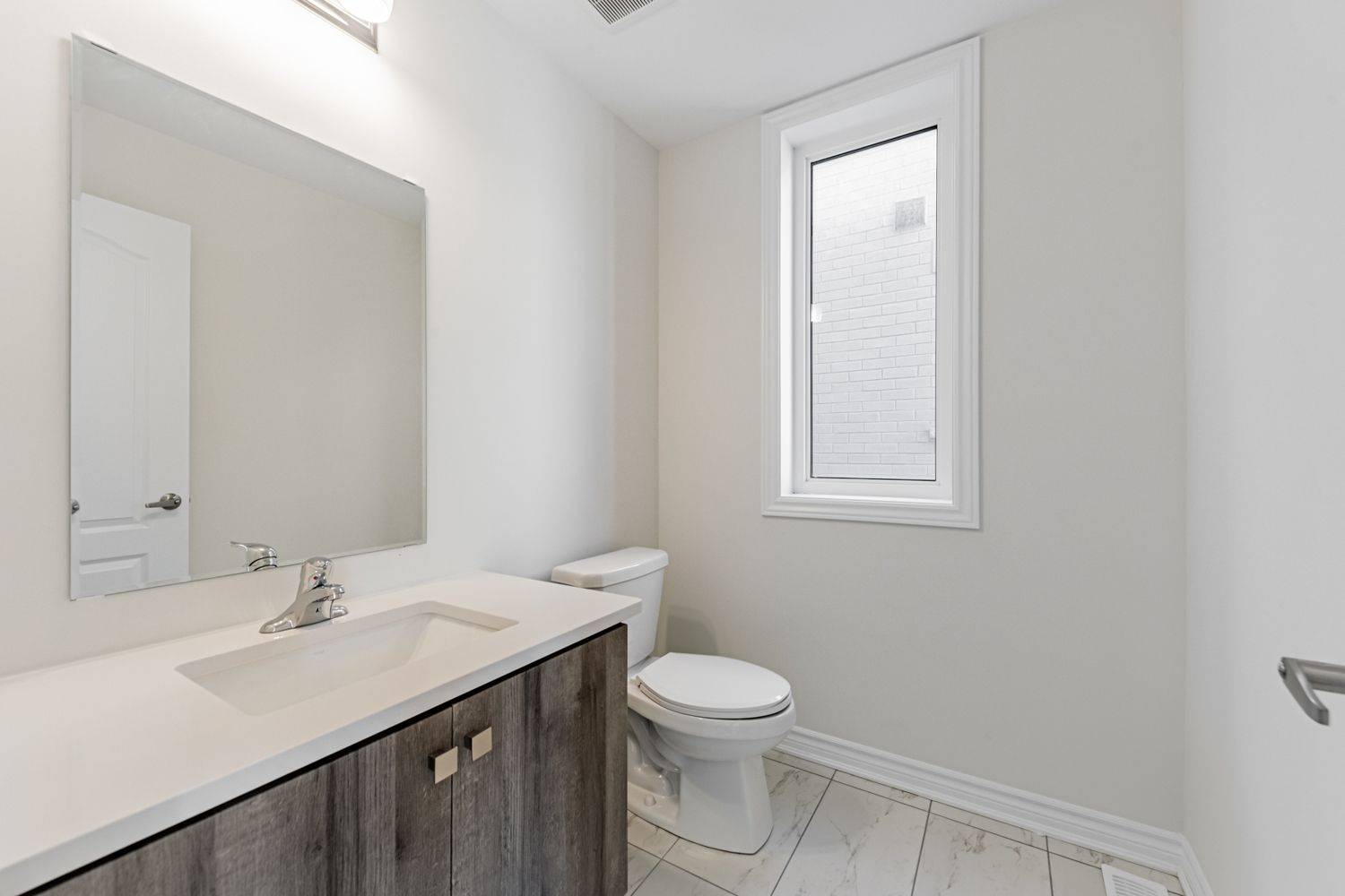 Whitby, ON L1N 0M9,12 Waterfront CRES