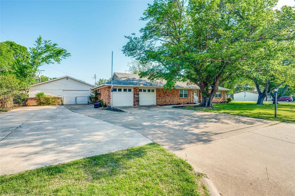 800 W Main Street, Crowley, TX 76036