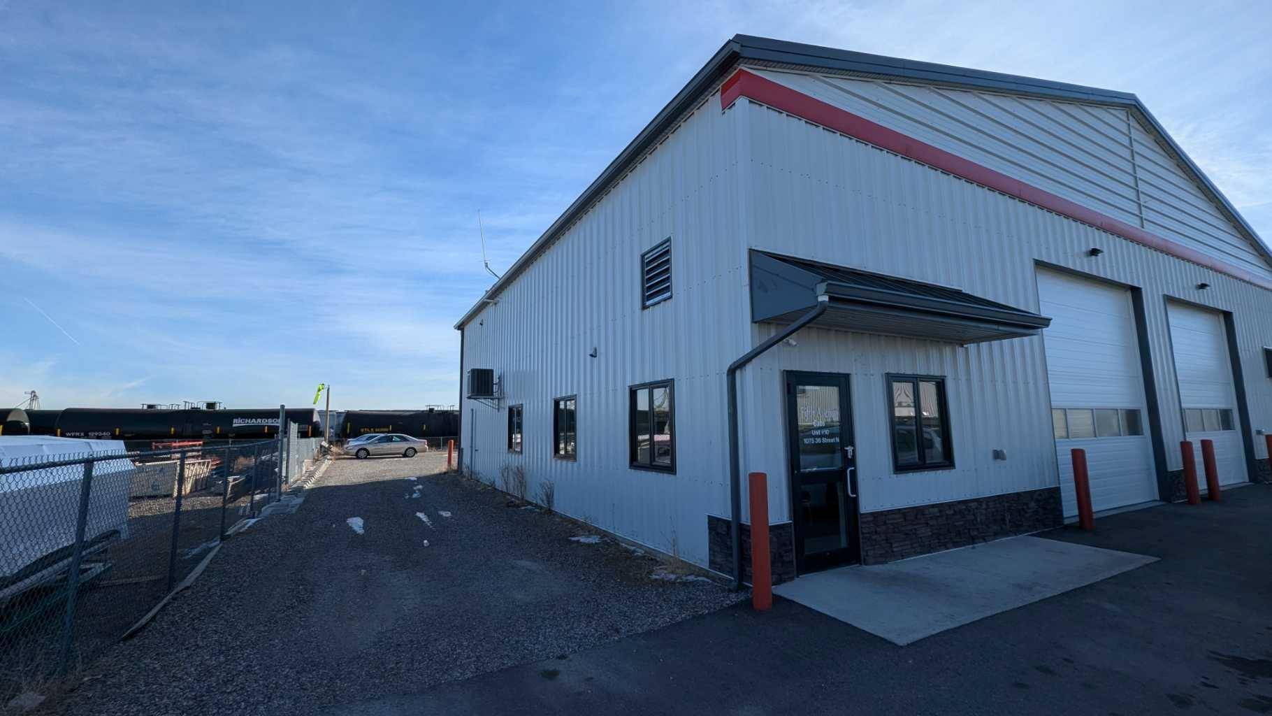 Lethbridge, AB T1H 6L5,1075 36 ST N #10