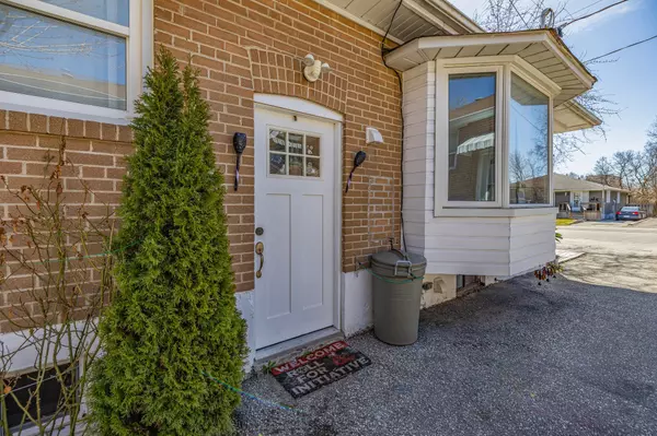 Newmarket, ON L3Y 2W5,187 Septonne AVE