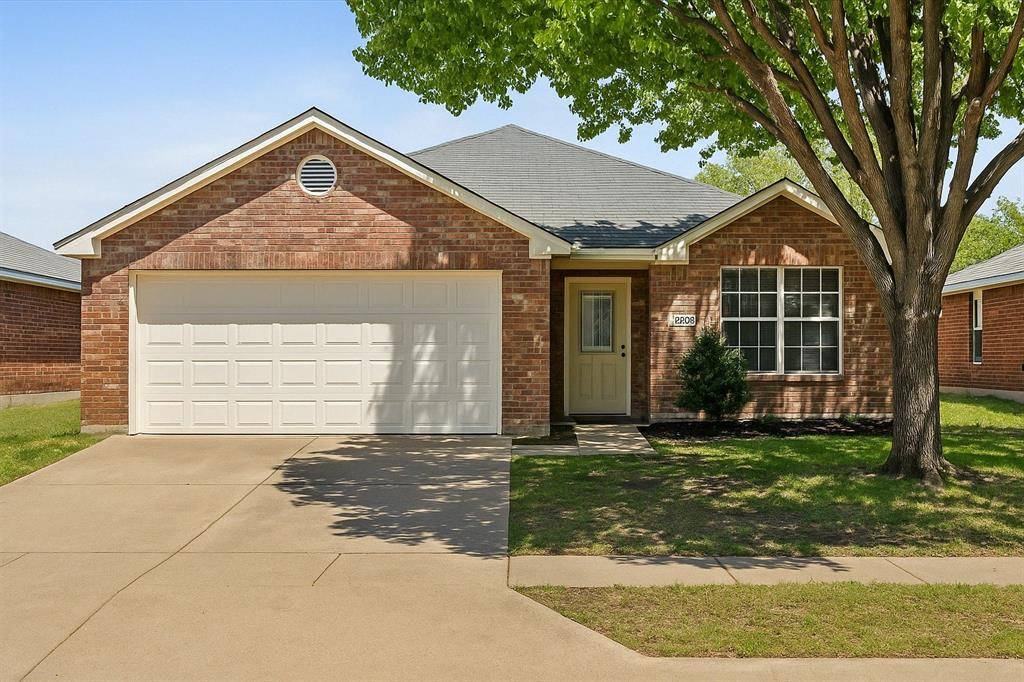 4823 Topaz Lane, Granbury, TX 76049