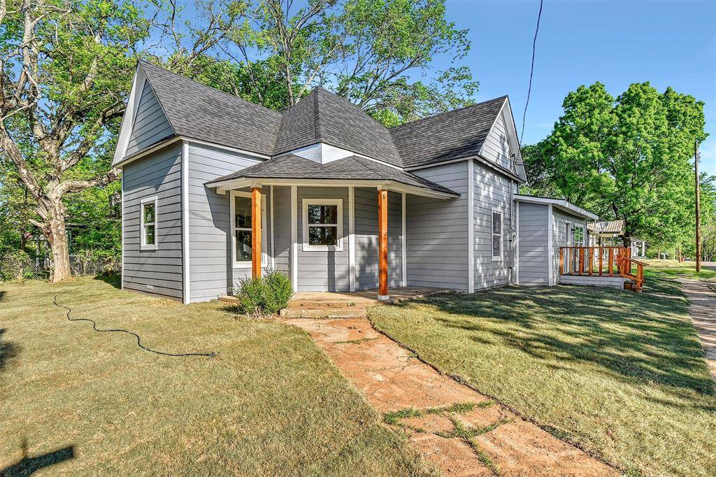 702 S 4th Street, Bonham, TX 75418