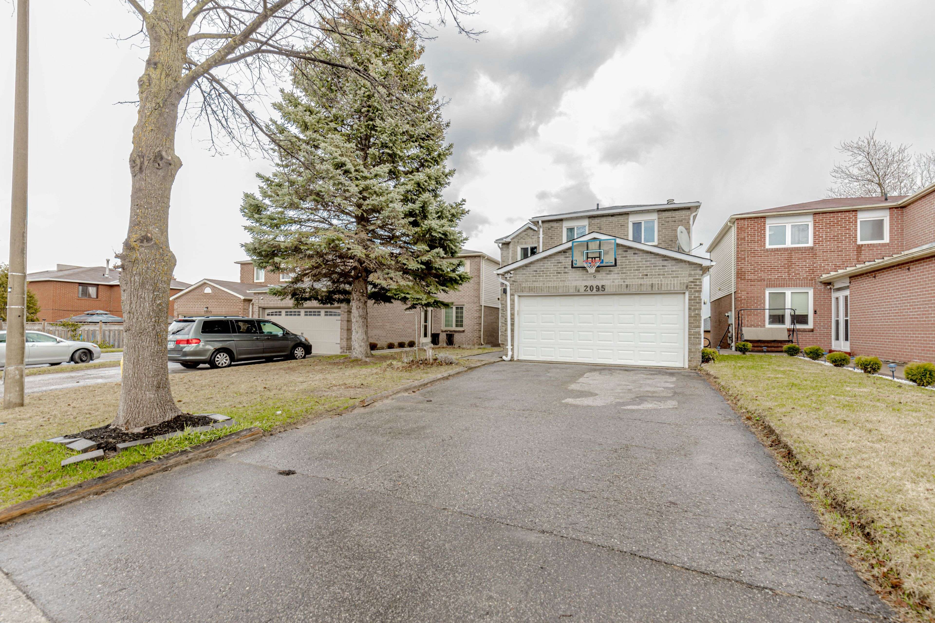 2095 Duberry DR, Pickering, ON L1X 1Y7