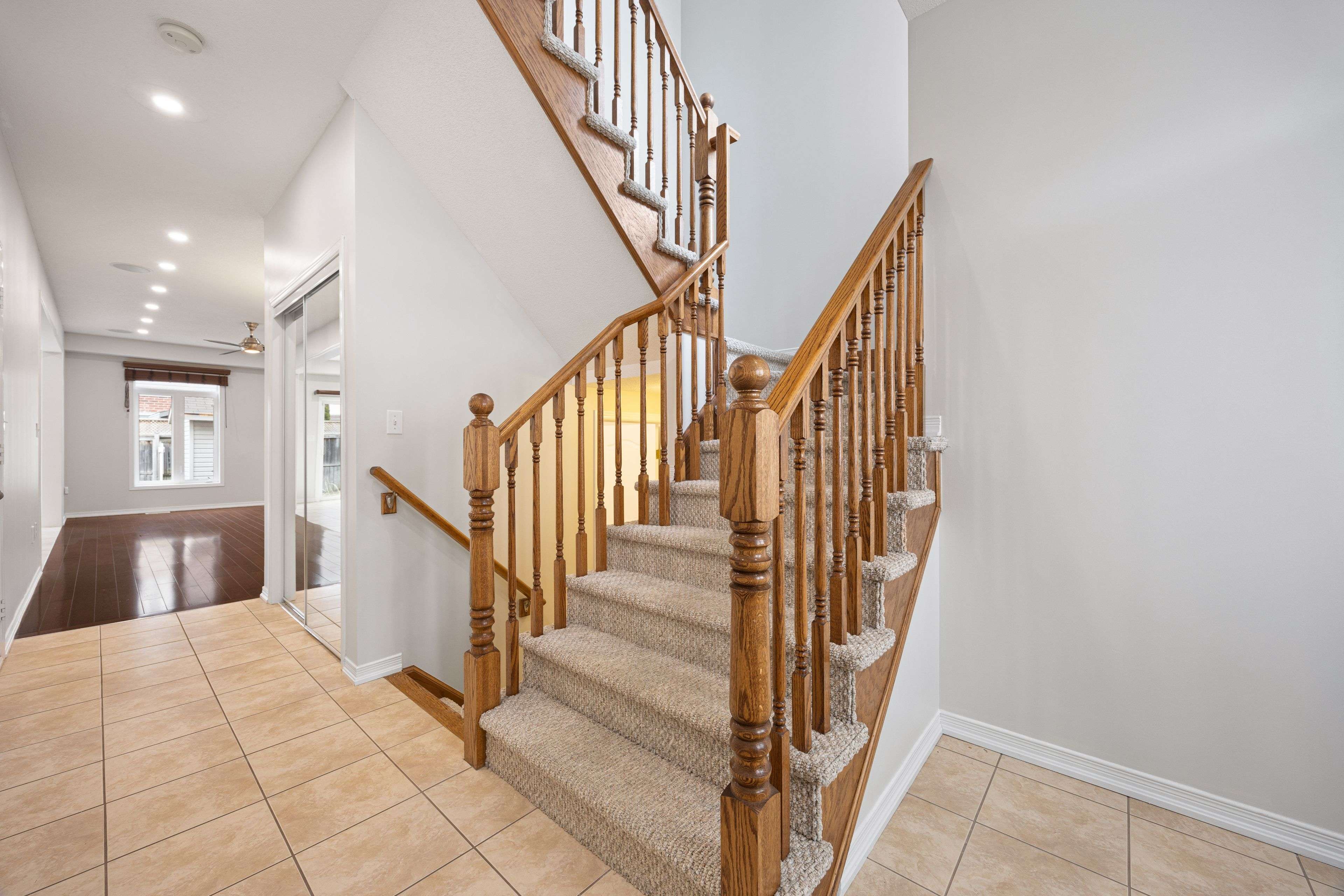 Hamilton, ON L8E 0C3,165 Palacebeach TRL