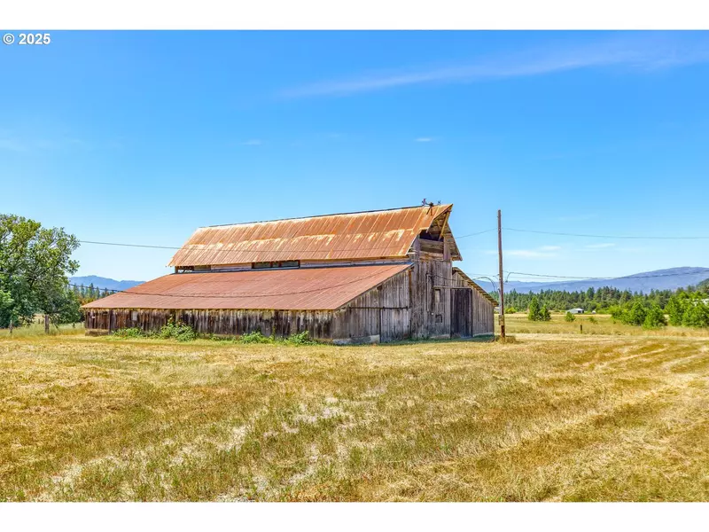 5005 CAVES HWY, Cave Junction, OR 97523
