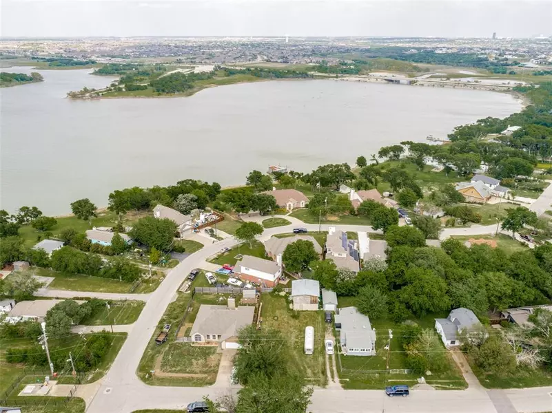 7630 Lakeview Drive, The Colony, TX 75056