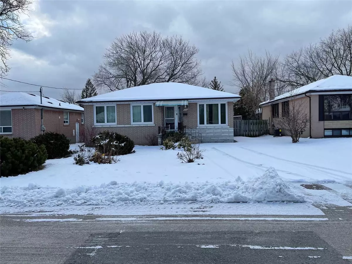 Richmond Hill, ON L4C 2V9,500 Lynett CRES #Lower