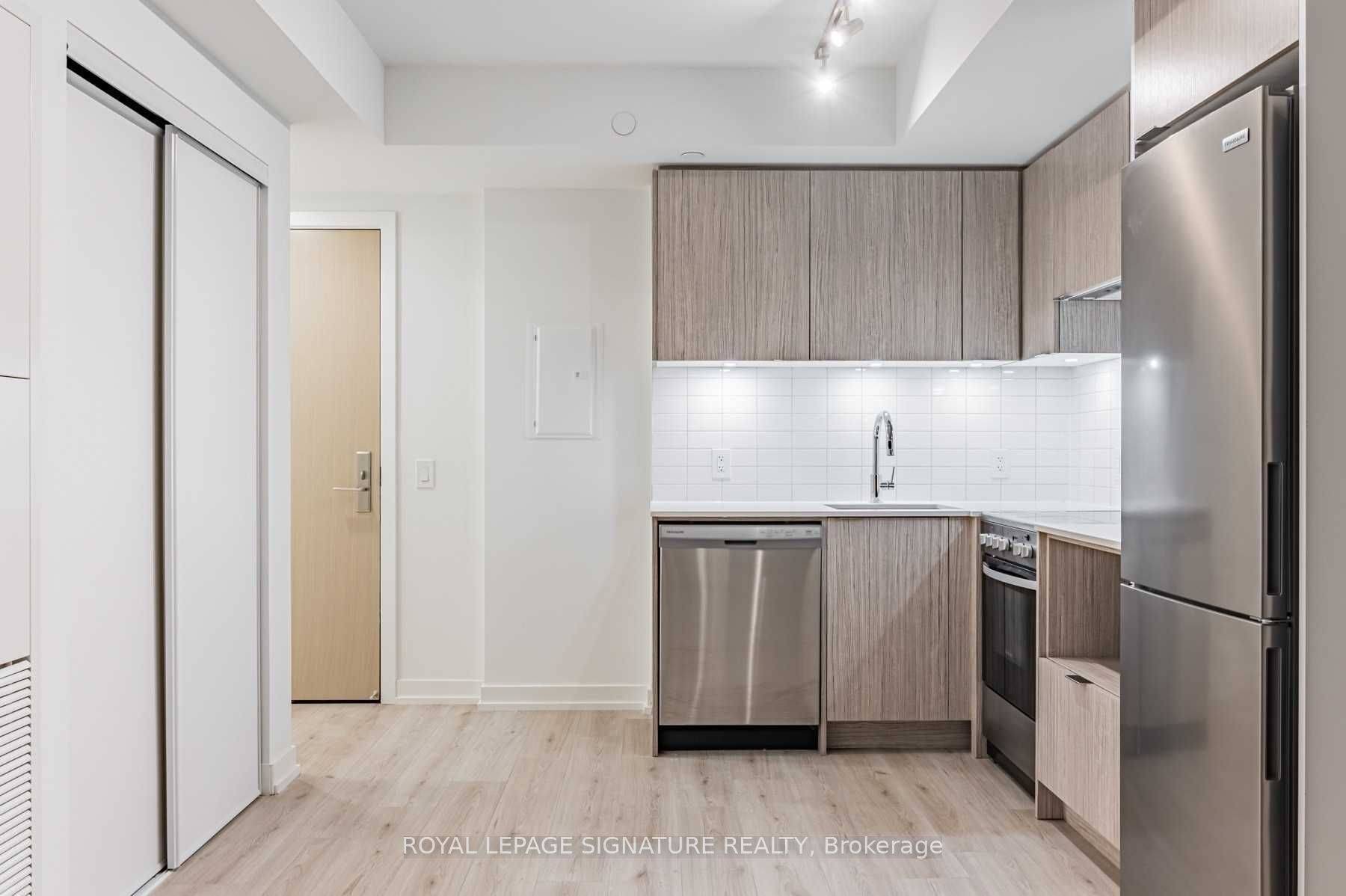 Toronto C08, ON M4W 0B4,395 Bloor ST E #2103