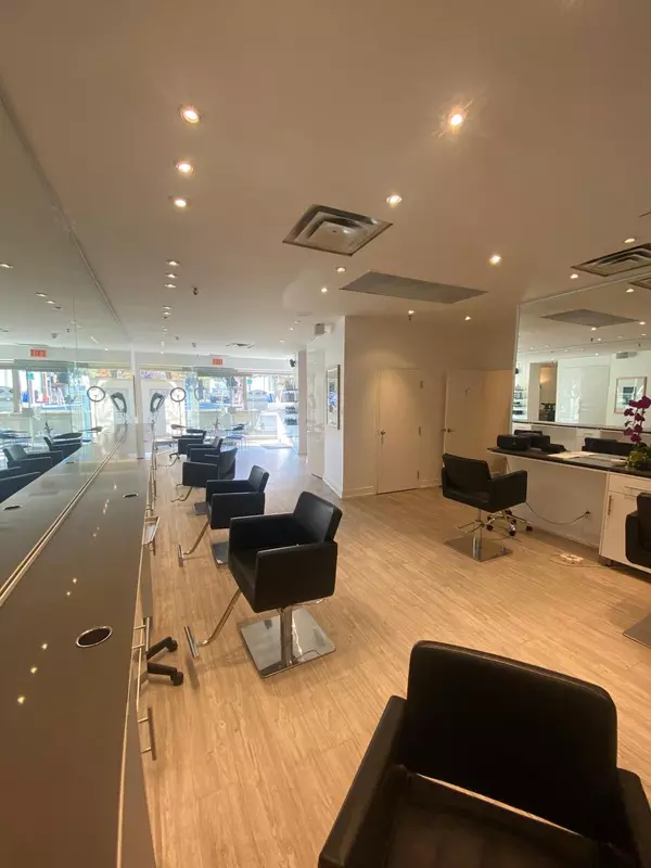 Toronto C09, ON M4T 2Y4,1177 Yonge ST W #12