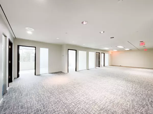 Richmond Hill, ON L4B 3G2,95 Mural ST #303