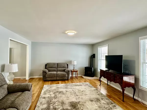 Clearview, ON L0M 1S0,207 CHRISTOPHER ST