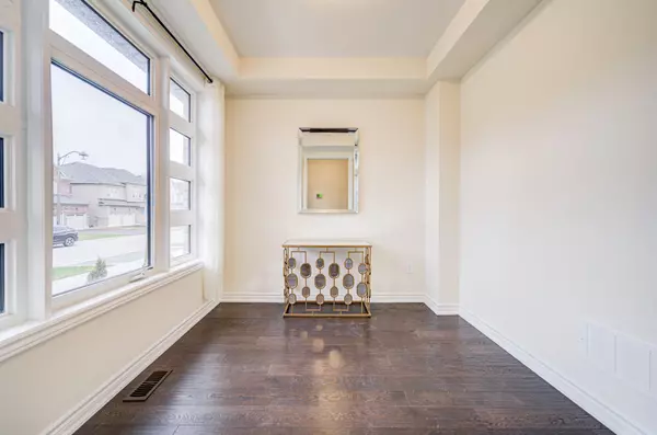 Georgina, ON L4P 0J1,8 Bruce Welch AVE