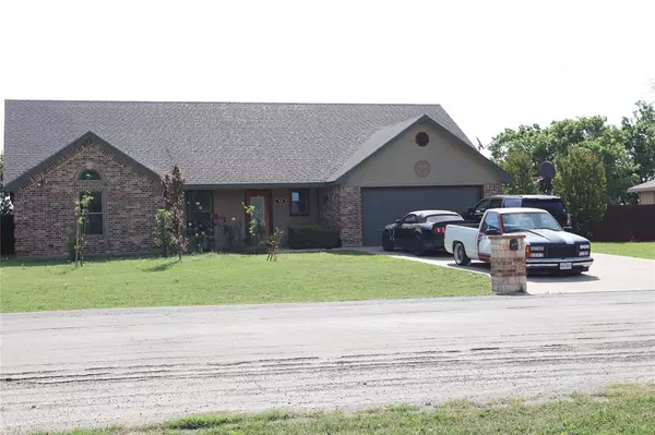 902 El Campo Drive, Rio Vista, TX 76093